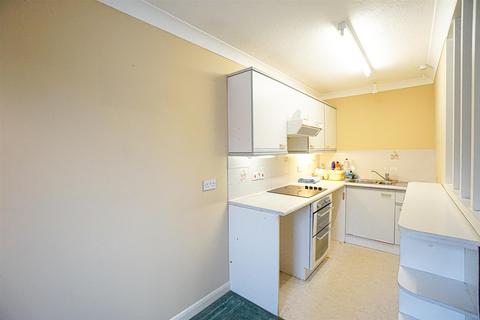 2 bedroom flat for sale, The Bourne, Hastings