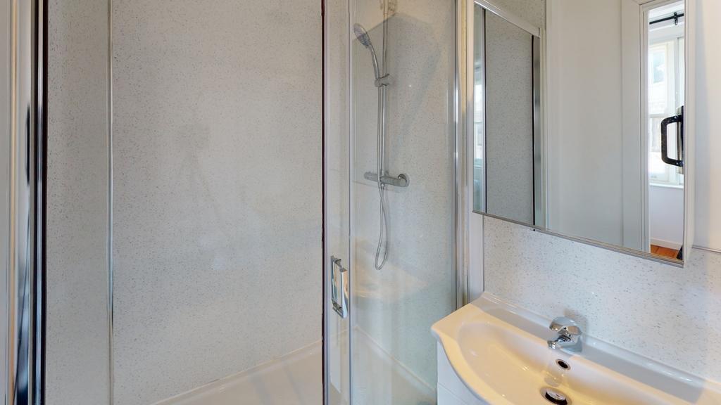 405-UPS-Bathroom