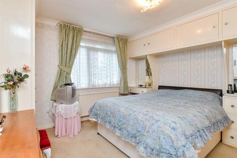 2 bedroom ground floor flat for sale, Dorchester Gardens, Worthing, West Sussex