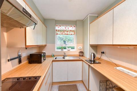 2 bedroom ground floor flat for sale, Dorchester Gardens, Worthing, West Sussex