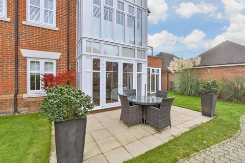 2 bedroom ground floor flat for sale, Avion Gardens, Kings Hill, West Malling, Kent