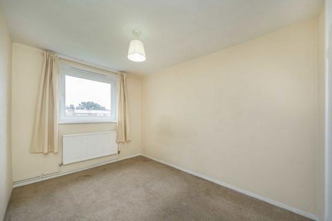 3 bedroom flat for sale, Lydney Close, London SW19