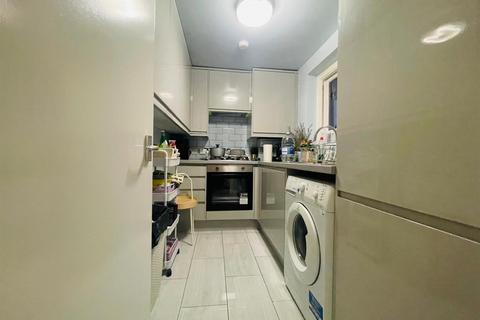 2 bedroom flat to rent, Kilburn Park Road, Carlton Vale