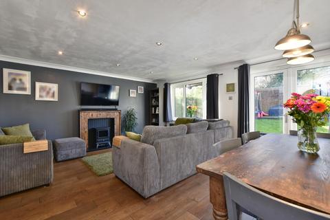 69 Jacketts Field, Abbots Langley, WD5 0EN