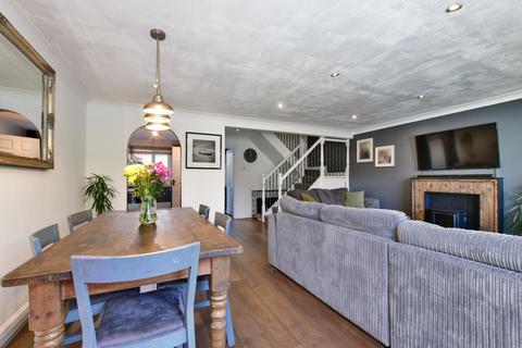 69 Jacketts Field, Abbots Langley, WD5 0EN