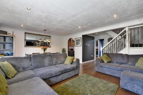 69 Jacketts Field, Abbots Langley, WD5 0EN