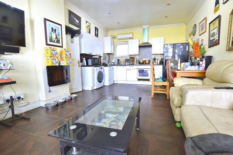 2 bedroom flat for sale, Barking Road, Plaistow, London, E13 8HL