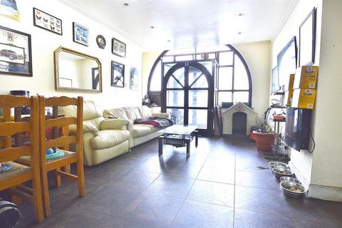 2 bedroom flat for sale, Barking Road, Plaistow, London, E13 8HL