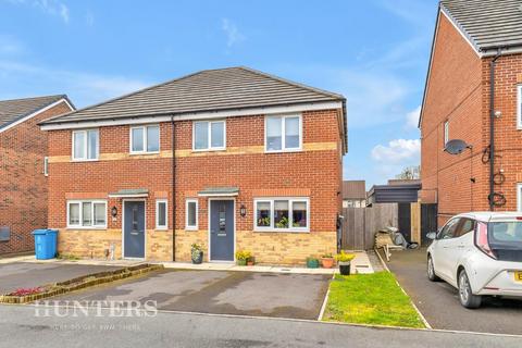 3 bedroom semi-detached house to rent, Rowan Tree Road, Oldham