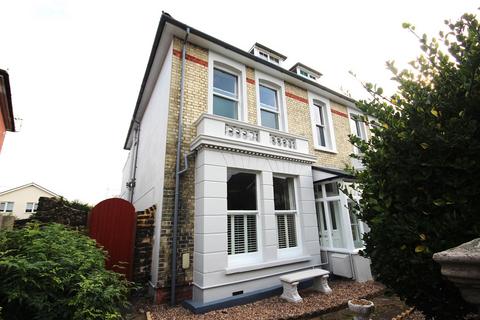 2 bedroom flat for sale, Hurst Road, Eastbourne