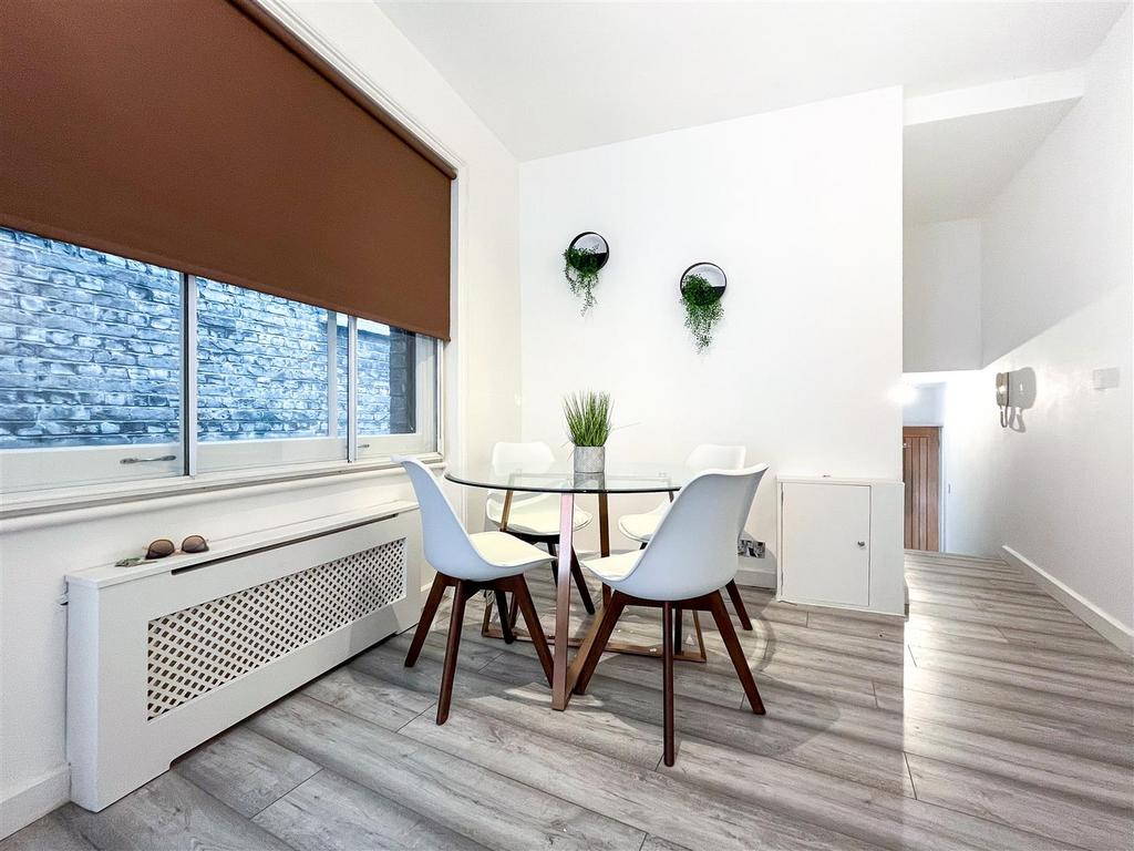 Dining Area (1 of 1).jpg