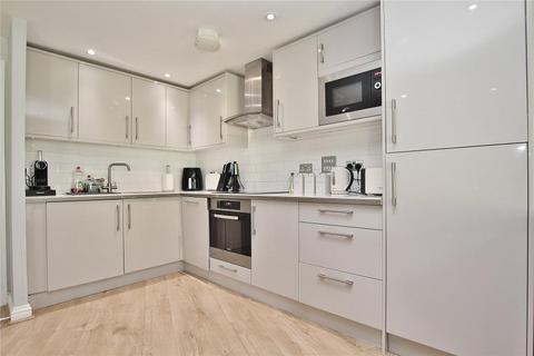 2 bedroom flat to rent, Tudor Way, Woking GU21