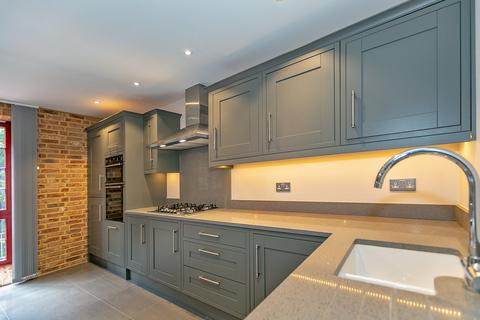 11 Foundry Close, Deanshanger, Milton Keynes, MK19 6FT