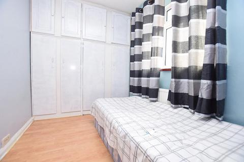 4 bedroom semi-detached house to rent, East Road, Chadwell Heath, RM6