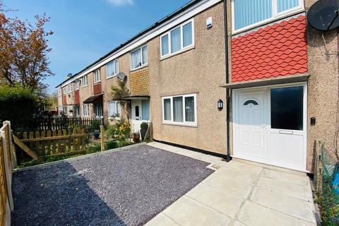 3 bedroom semi-detached house to rent, Kennedy Avenue, Macclesfield