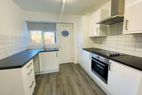 3 bedroom semi-detached house to rent, Kennedy Avenue, Macclesfield