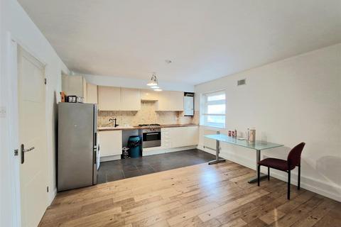 2 bedroom flat to rent, Ashbourne Avenue, Harrow