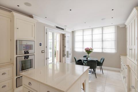 2 bedroom flat for sale, Church Close, Kensington Church Street, London, W8