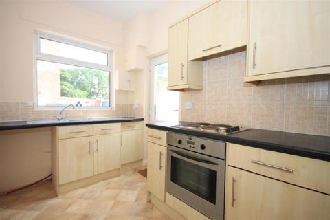 2 bedroom end of terrace house to rent, North Road, Chesterfield S43