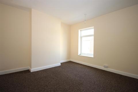 2 bedroom end of terrace house to rent, North Road, Chesterfield S43