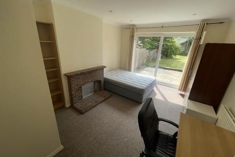 4 bedroom property to rent, Highfield