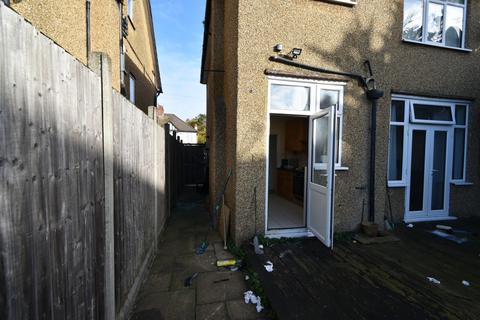 3 bedroom semi-detached house to rent, South Harrow, HA2