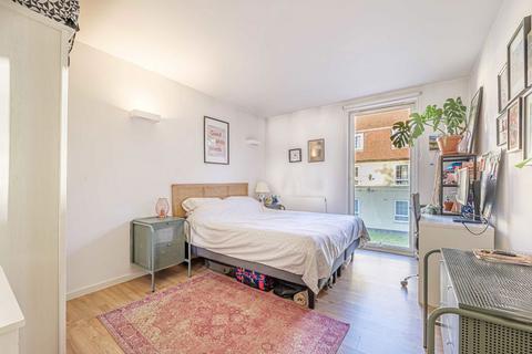 2 bedroom flat for sale, Mountearl Gardens, London SW16