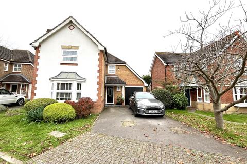 4 bedroom detached house for sale, Lofthouse Place, Chessington, Surrey. KT9 2GW