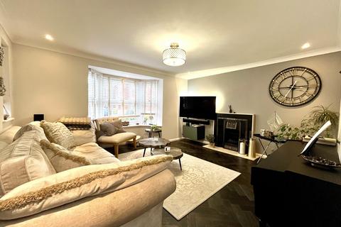 12 Lofthouse Place, Chessington, KT9 2GW