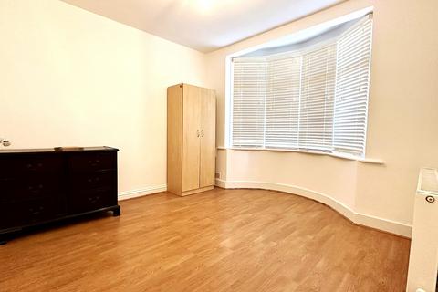 4 bedroom terraced house to rent, Emma Road, Plaistow E13 0DR