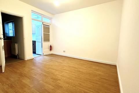 4 bedroom terraced house to rent, Emma Road, Plaistow E13 0DR