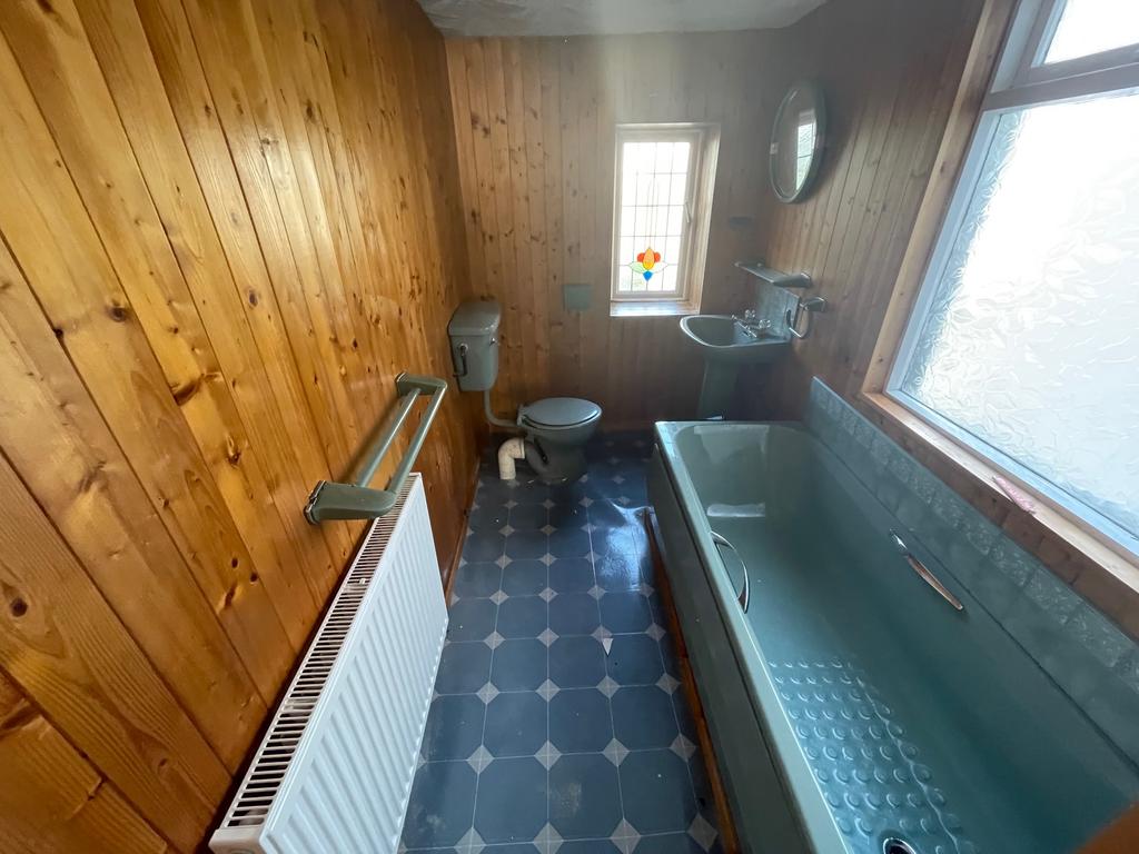 Bathroom 1 a