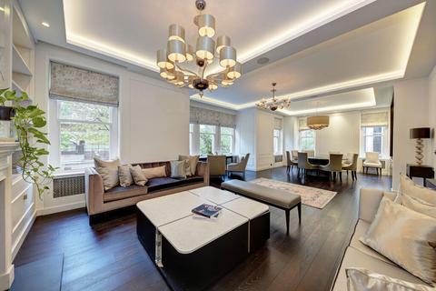 5 bedroom apartment to rent, Rutland Gardens, London, SW7