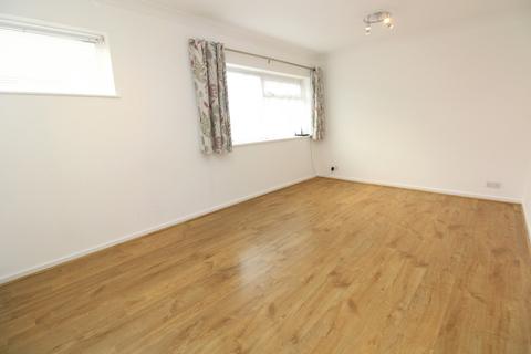 2 bedroom apartment to rent, St. Marys Lane, Upminster, RM14