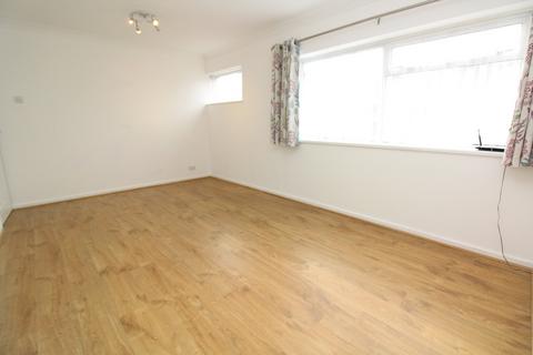 2 bedroom apartment to rent, St. Marys Lane, Upminster, RM14