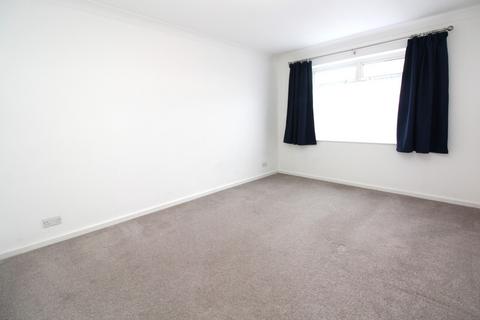 2 bedroom apartment to rent, St. Marys Lane, Upminster, RM14