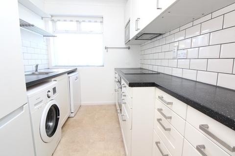 2 bedroom apartment to rent, St. Marys Lane, Upminster, RM14