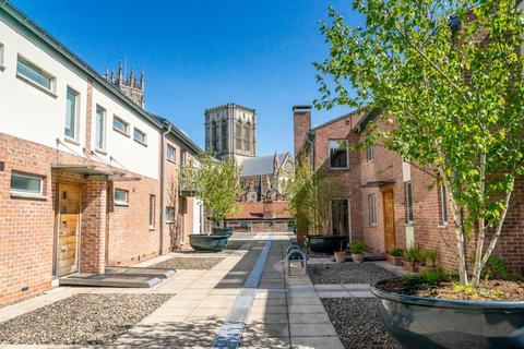 1 bedroom terraced house to rent, Stonegate Court, Blake Street, York, YO1 8QF