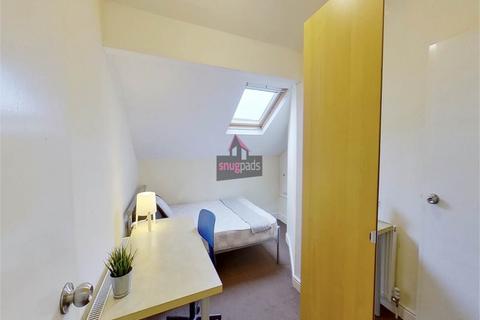 3 bedroom flat to rent, Carlton Road, Salford, Manchester