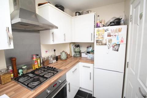 2 bedroom terraced house to rent, Port Lane, Colchester, CO1