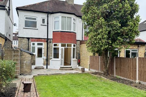 3 bedroom semi-detached house to rent, Woodland Way, London N21