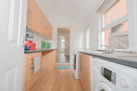 2 bedroom terraced house to rent, Hitchin Road Luton LU2 7ST