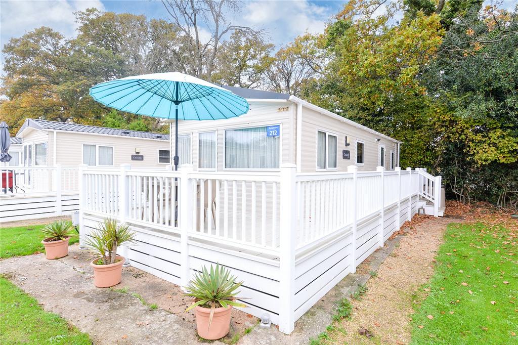 sycamore-hoburne-bashley-holiday-2-bed-park-home-for-sale-22-000