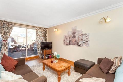 4 bedroom flat to rent, Brayford Square, Stephney, E1