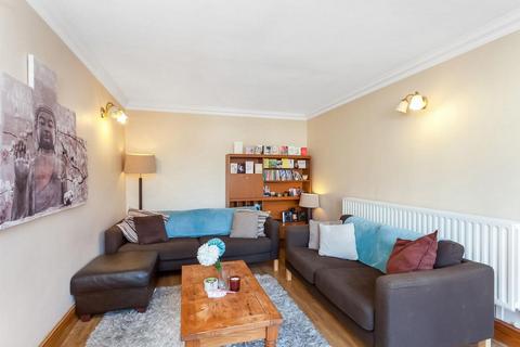 4 bedroom flat to rent, Brayford Square, Stephney, E1