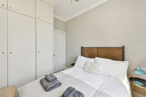 1 bedroom flat for sale, Kempsford Gardens, London SW5