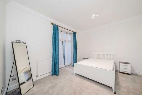 3 bedroom flat to rent, Queen's Gate, London SW7