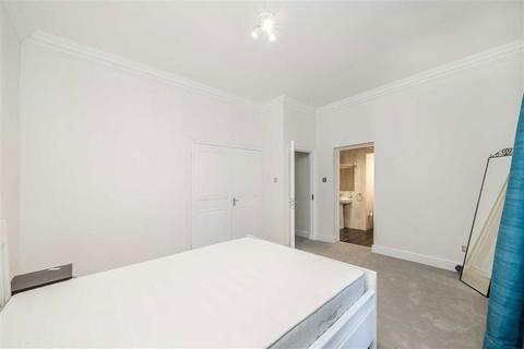 3 bedroom flat to rent, Queen's Gate, London SW7