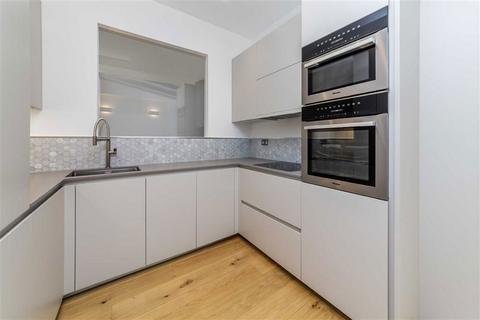 3 bedroom flat to rent, Ennismore Gardens, London SW7