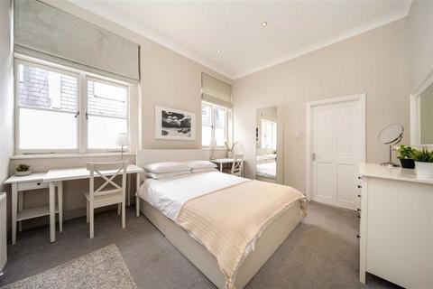 3 bedroom flat to rent, Queen's Gate Place Mews, London SW7